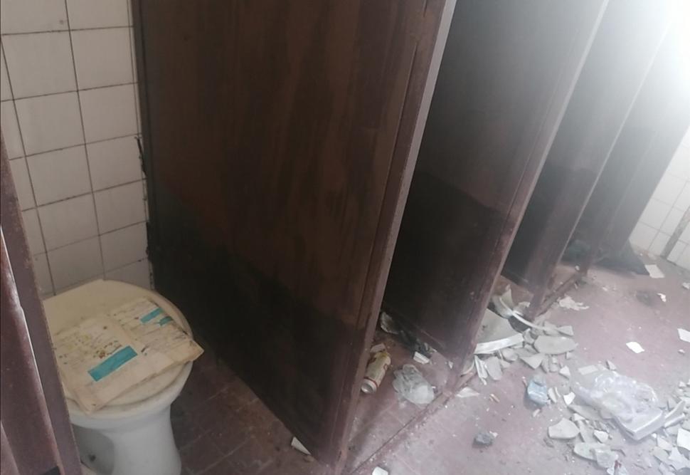 Takéto kabínky boli na v každej budove na každom poschodí. Tu sedel čitateľ