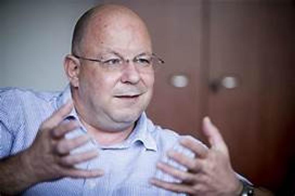 Aj my máme autokratov. Až 95 % zo 140 mil. € rozpočtu RTVS vďaka pánu Rezníkovi ostáva vo vreckách spriaznených bratislavských tvorcov. Kritikov buď vyhodí, alebo diskriminuje.