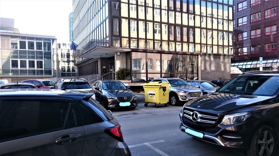 Vyhradené parkovacie miesta Grešákova ul. Košice Február 2022