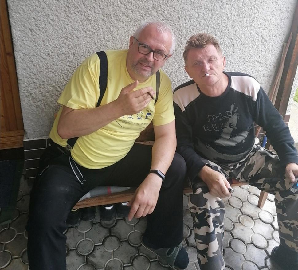 ja s Džerym sme radšej v kuchyni neprekážali, relaxovali sme na podstienke