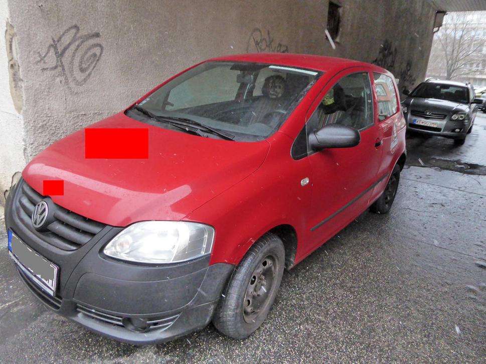1.Poznávacie značky a logá na aute sme zámerne prekryli