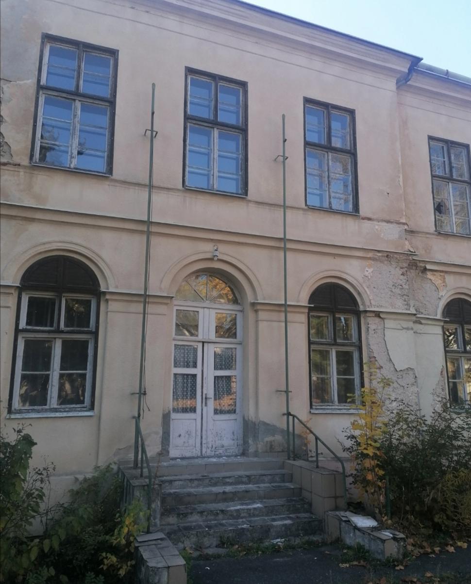 jeden z vchodov