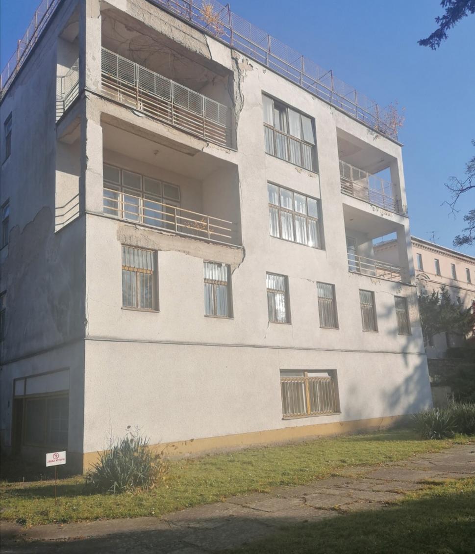bočný pohľad. Aj Slovensko poznačil tesák času