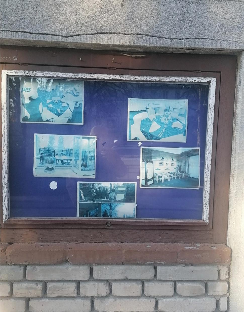 os slnka vyblednuté fotky na nástenke nie sú z najaktuálnejších...