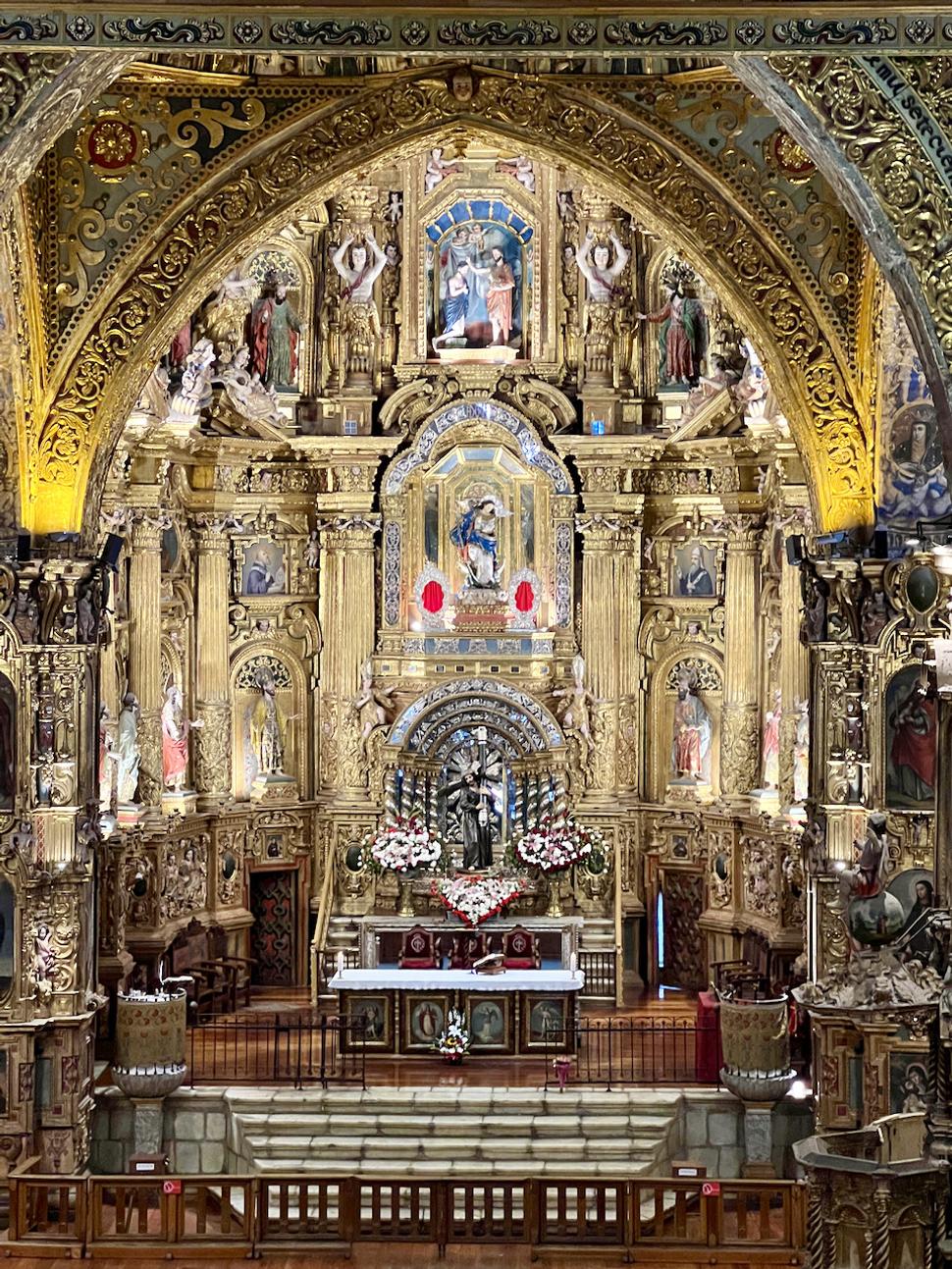 Interiér kostola Sv. Františka.