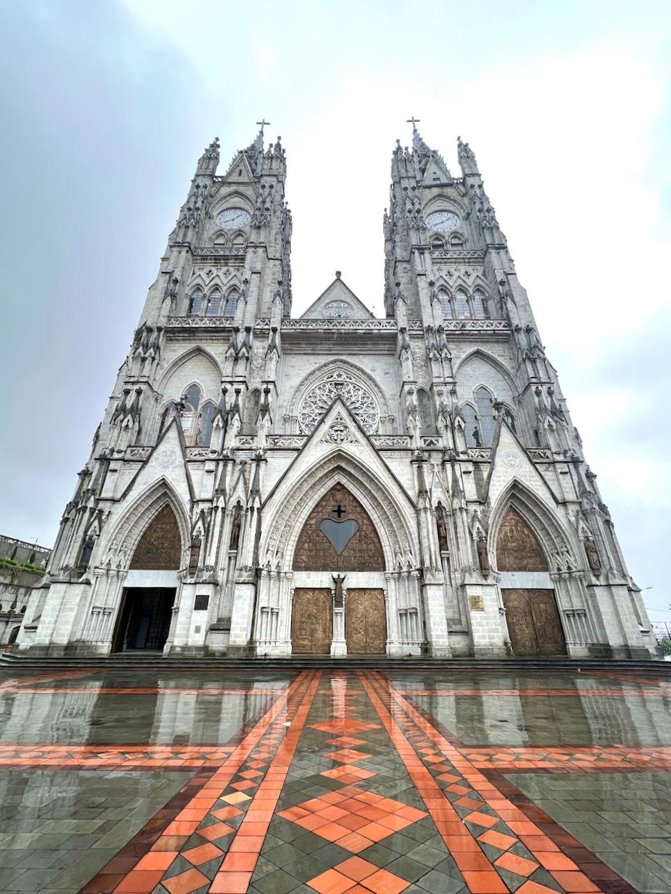 Basílica del Voto Nacional.