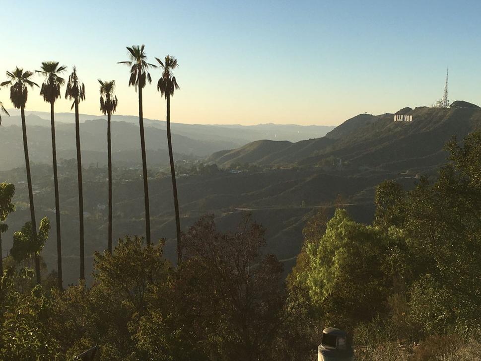 Pri výstupe na Mt. Hollywood na nás z diaľky pozerali hollywoodske hviezdy.