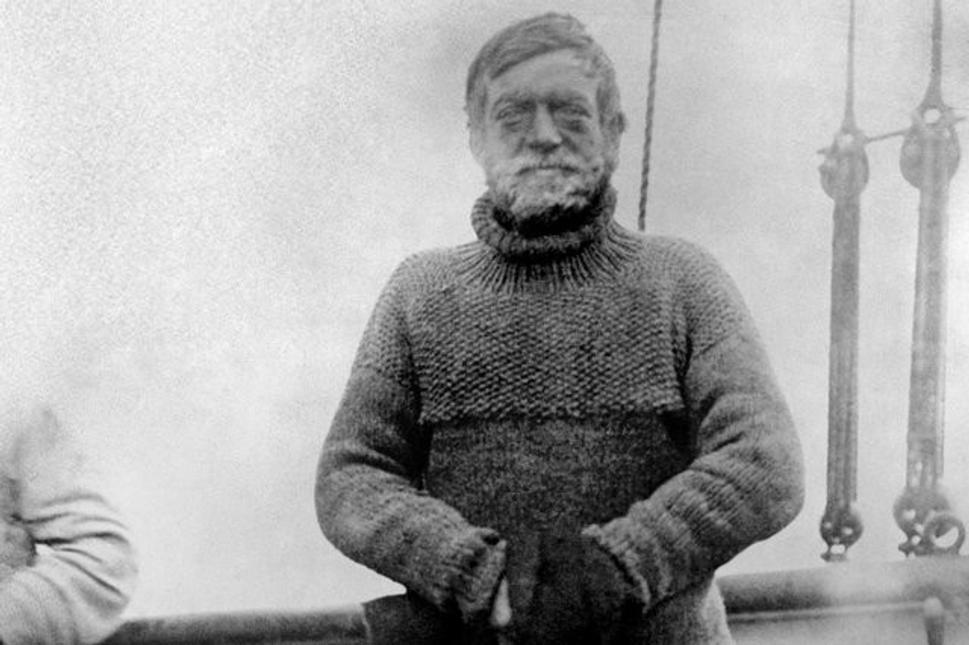 Portrét Ernesta Shackletona počas jeho poslednej expedície na lodi Quest v roku 1922.