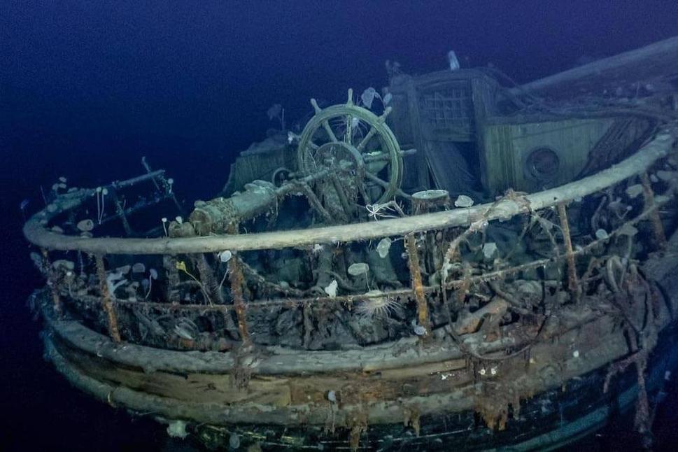 Fotografia lode Endurance na dne Weddellovho mora, ktorú vyhotovila diaľkovo riadená ponorka.