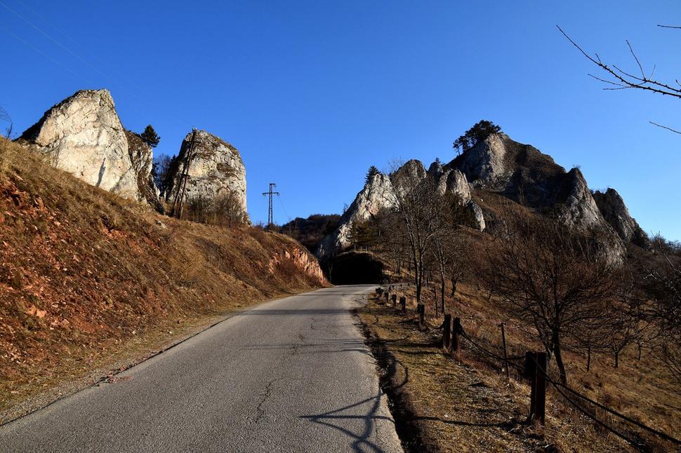 cestou k odbočke na hrad