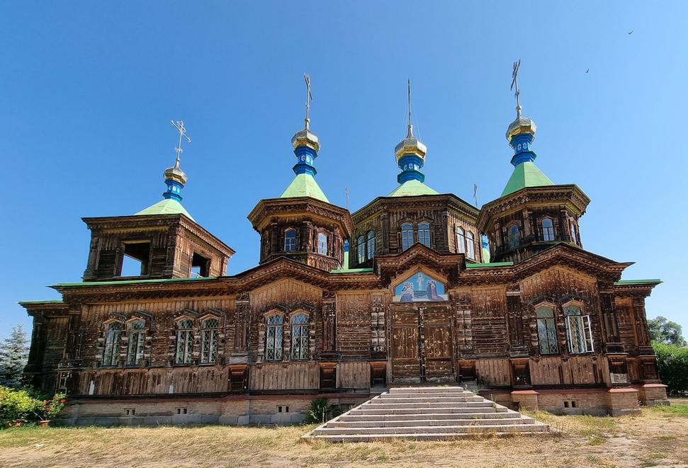 Kostol Svätej Trojice, bol postavený v roku 1895 a bol našou prvou rannou zastávkou predtým, ako sme opustili Karakol.