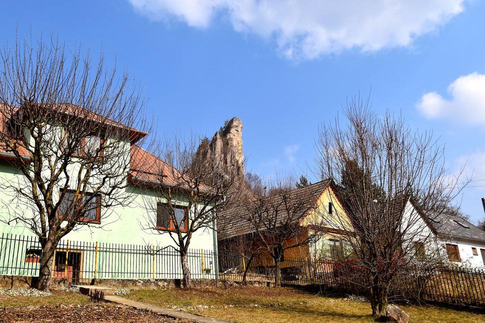 vežička bradla nad obcou