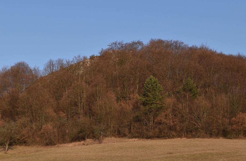 Lazová skala a kríž na skale