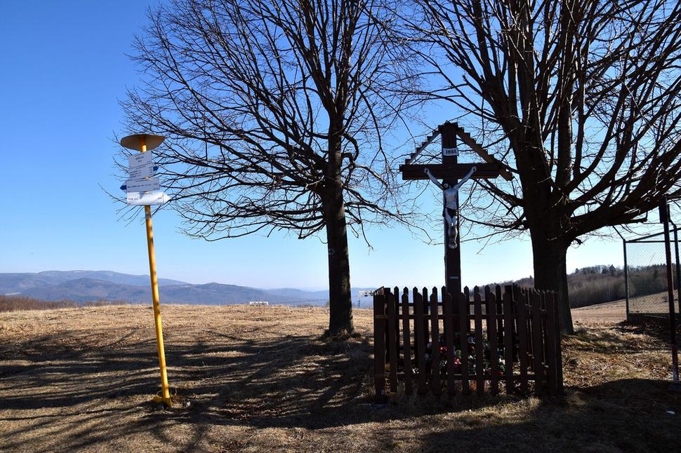 kríž, odbočenie z turistickej trasy