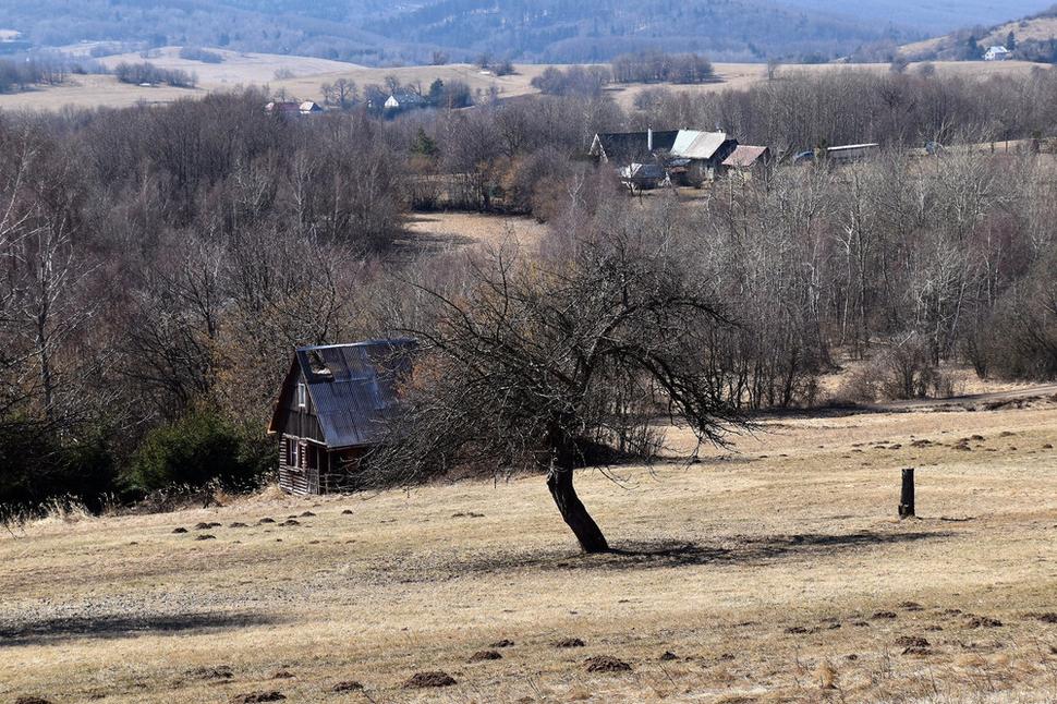 chodník nad samotami
