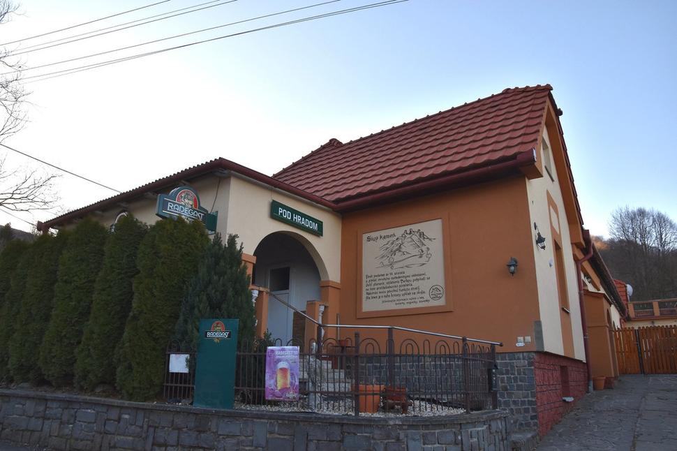 hostinec Pod hradom