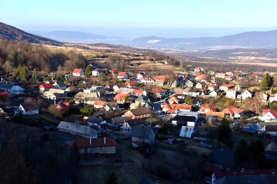 výhľad na Podhradie a Nitrické vrchy