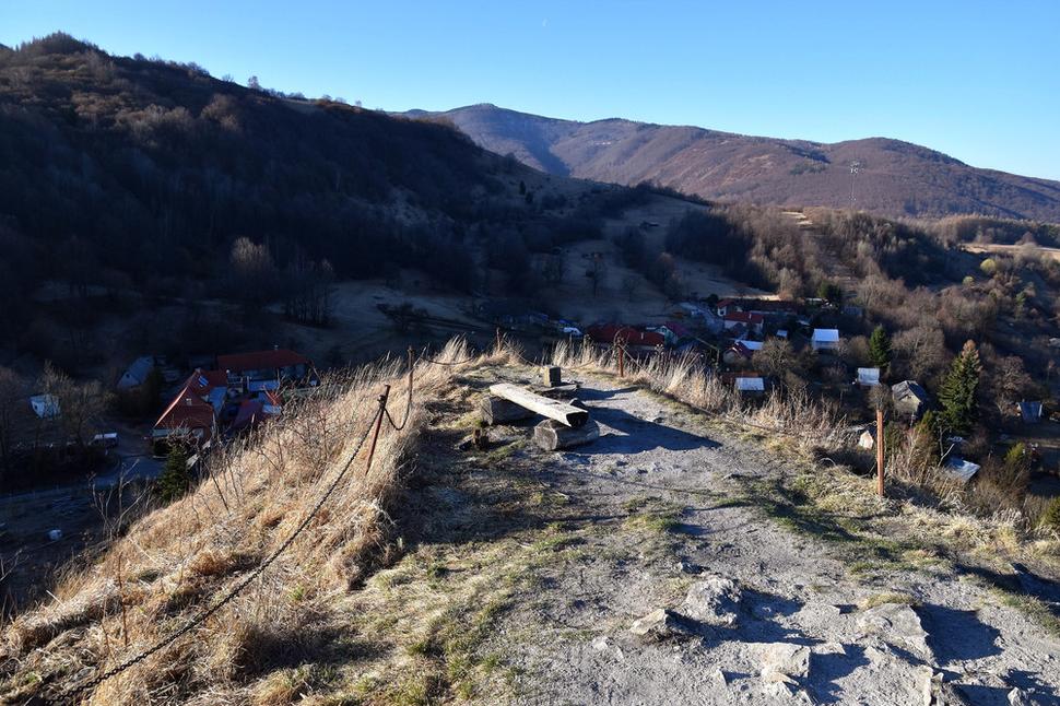 Výhľady z horného hradu, pohorie Vtáčnik