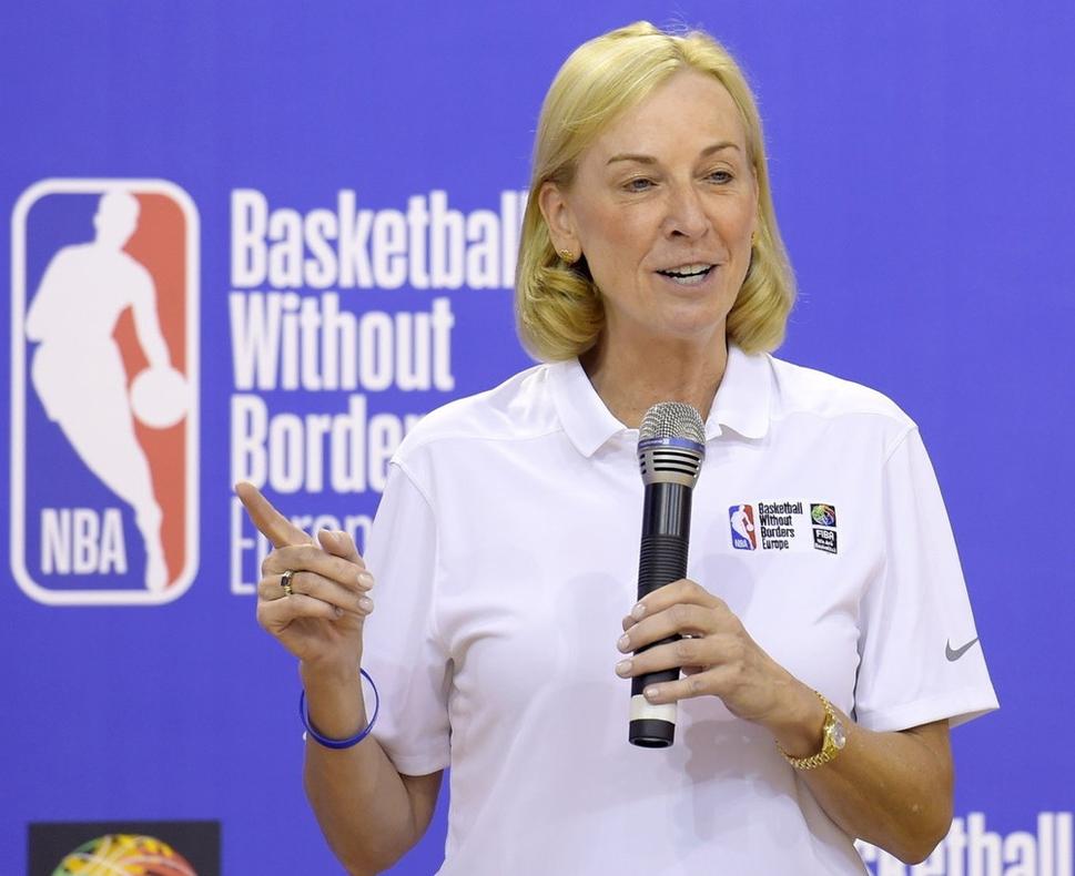 Kim Bohuny a Basketball Without Borders (Basketbal bez hraníc). Tieto kempy organizuje NBA spoločne s medzinárodnou federáciou FIBA. Historicky prvý BWB sa uskutočnil v r. 2001 ako kemp pre mladých basketbalistov z krajín bývalej Juhoslávie.