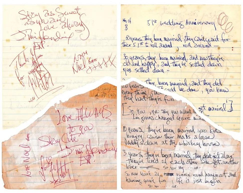 Roztrhnutá stránka zo zošita Jimiho Hendrixa z oboch strán. Z jednej strany sú podpisy pre dve dievčatá, z druhej je text piesne 51st Wedding Aniversary. Oba kusy sa spojili po 55 rokoch.
