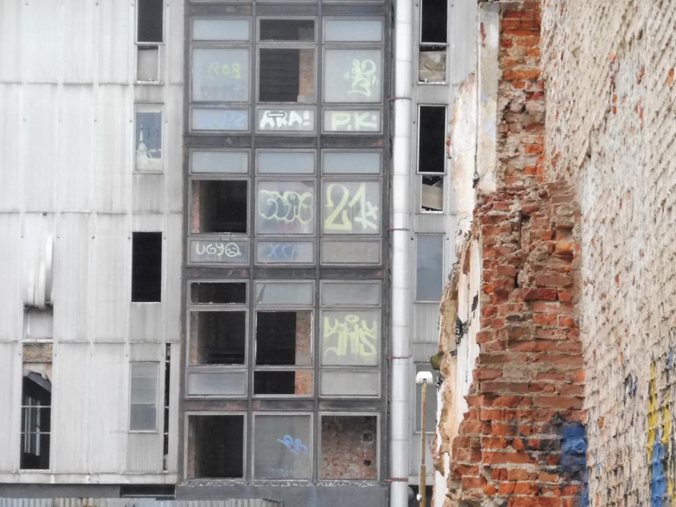 15.Budovu začali búrať, potom prestali a všetko nechali tak napospas osudu. Ikona Košíc (na snímke)