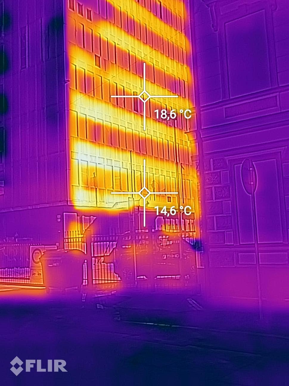 T2-Pohľad termokamerou na zničený Daňový Úrad