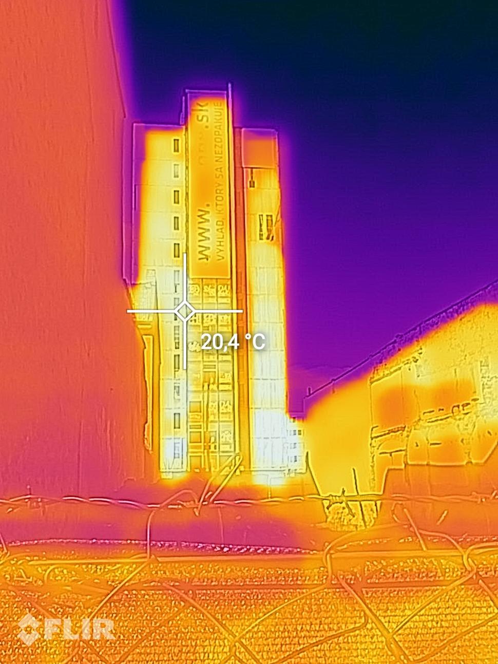 T4-Pohľad termokamerou na zničený Daňový Úrad