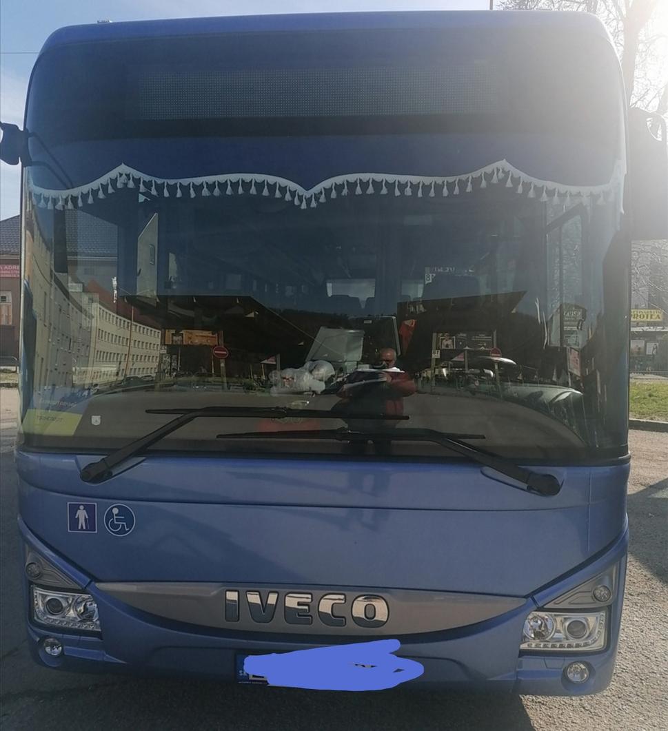Pozorný poslucháč obadá na čelnem skle moje autobuselfí