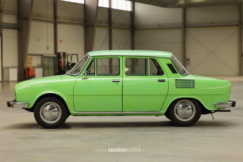 7.Na netradičnej aukcii bola najväčším hitom svetlozelená Škoda 100 z roku 1974