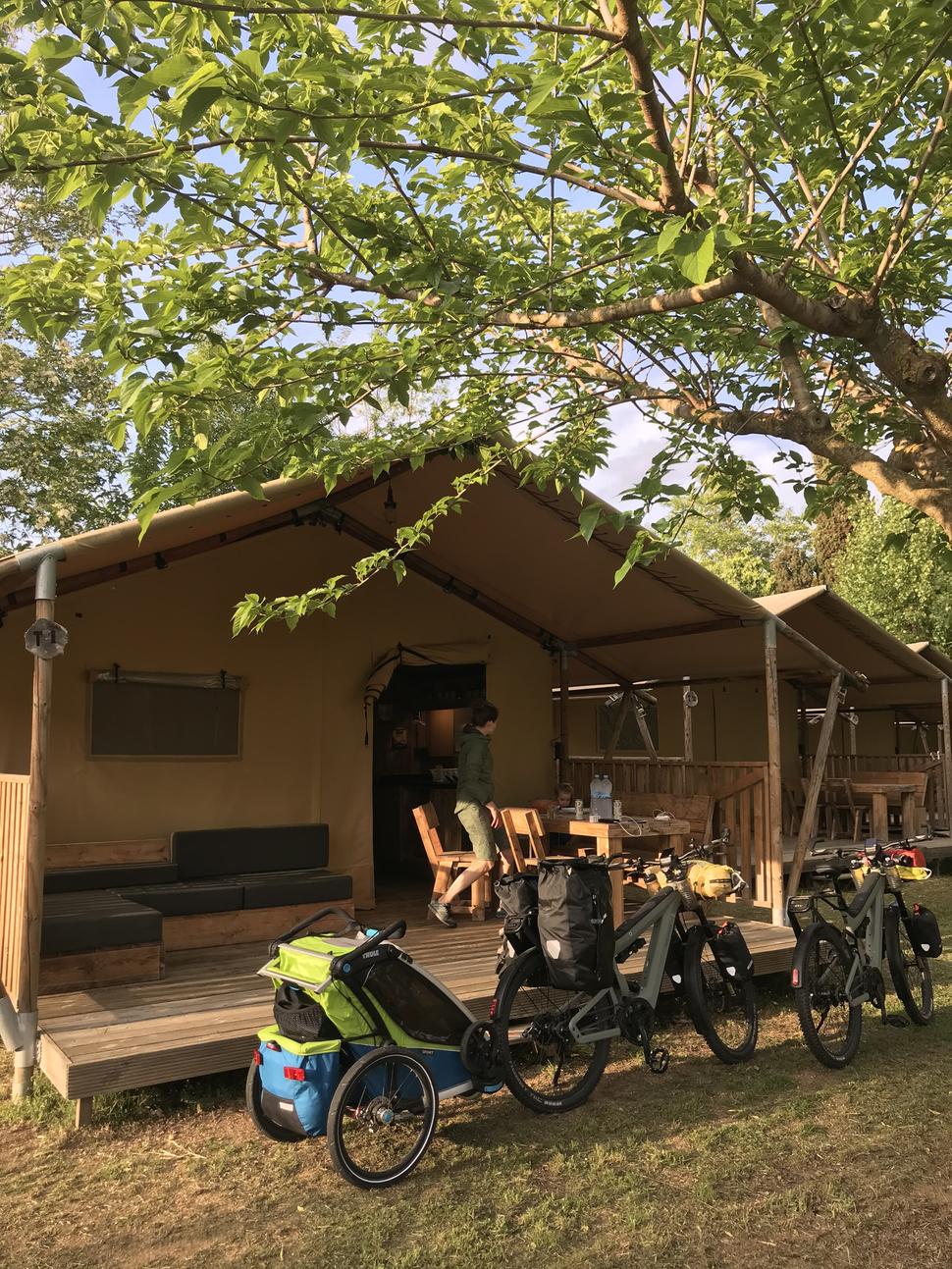 Safari camping na sídlisku. Camping Lloret de Mar.