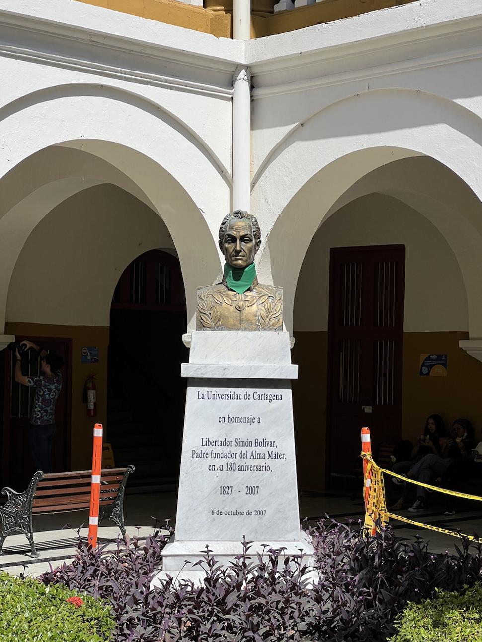 Nesmie chýbať ani socha Simóna Bolívara.
