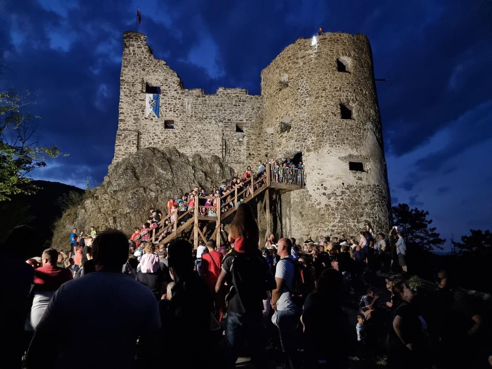 Noc hradných zrúcanín