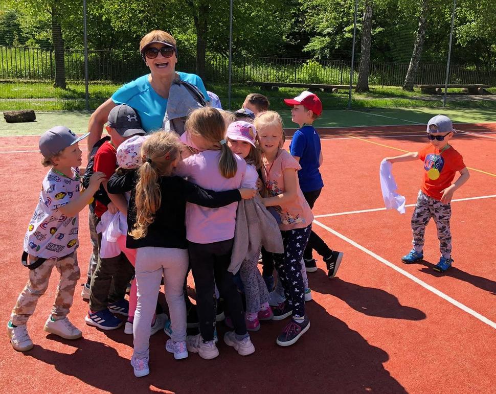 Zakladateľka OZ Zrniečka pre sny Katarína Beranová so svojimi deťmi