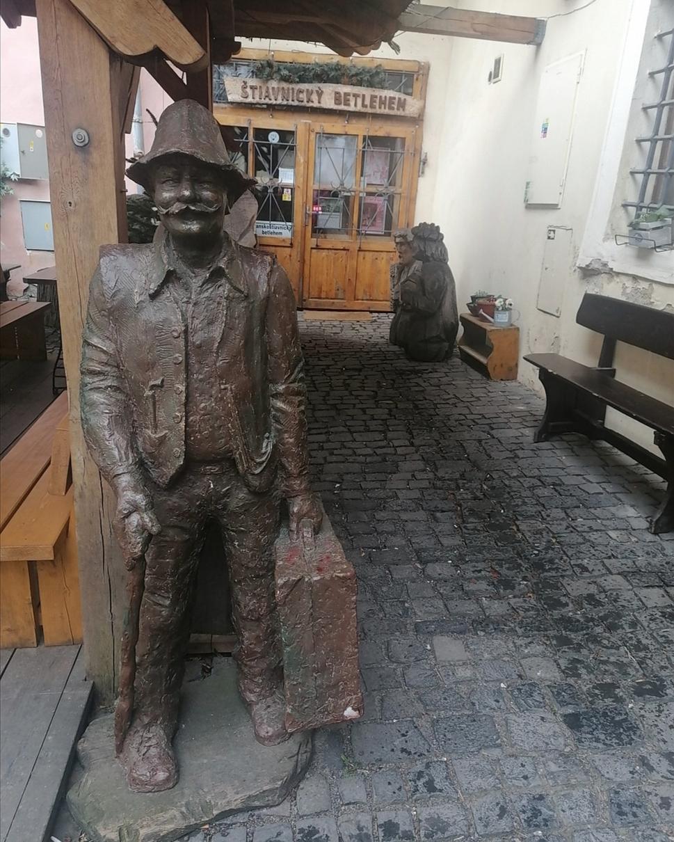 Chcel som zvečniť aj autora Betlehemu. Ušiel zo záberu so slovami, že tento fúzač je väčší fešák :-)