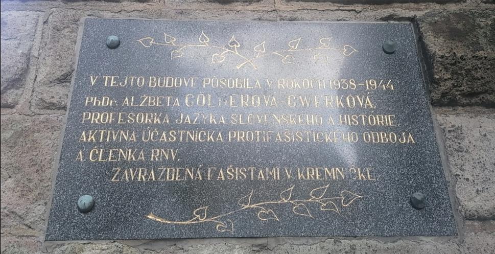 pamätná tabuľa profesorky PhDr. Alžbety Göllnerovej - Gwerkovej, zavraždenej fašistami v Kremničke
