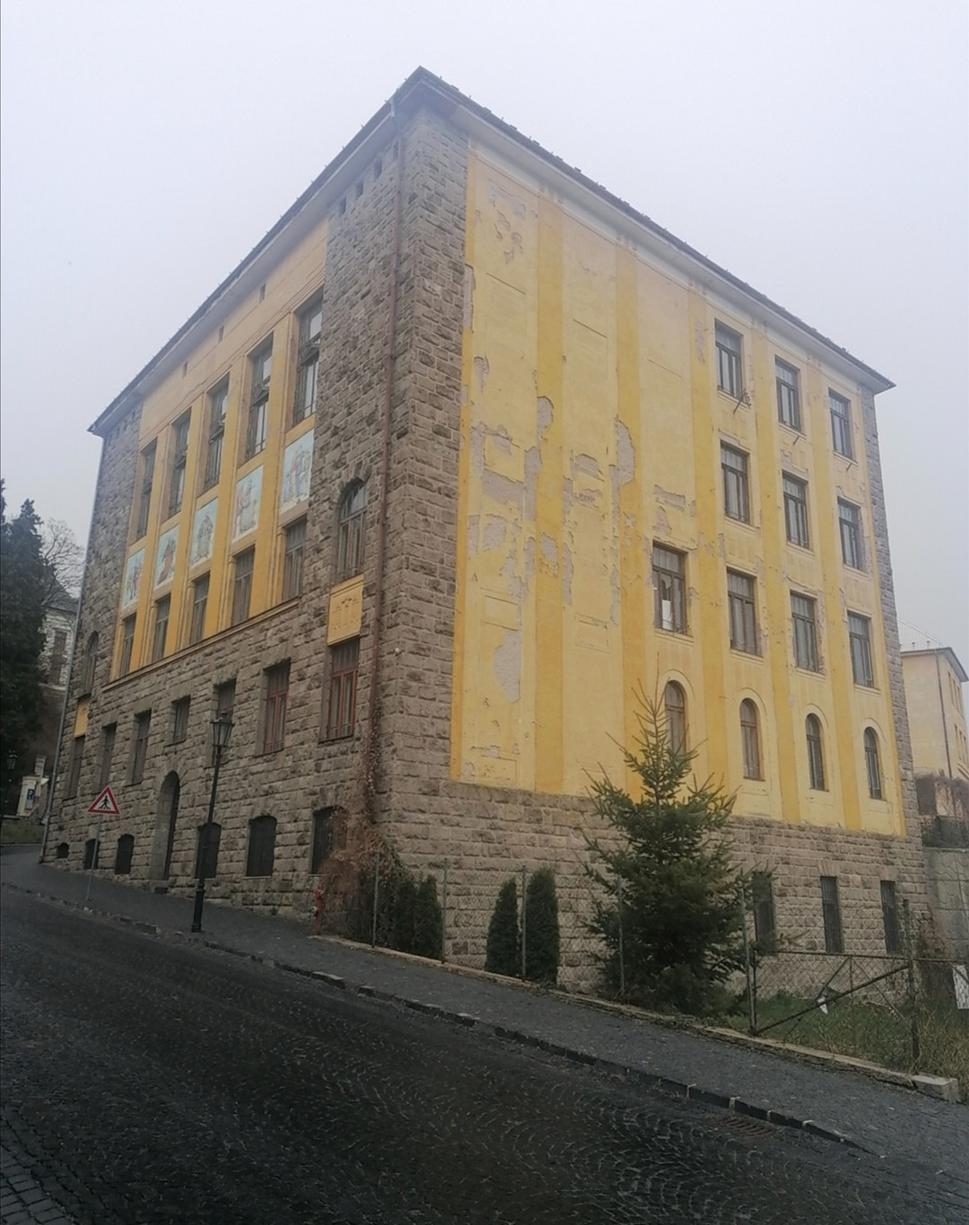 celkový pohľad zospodu