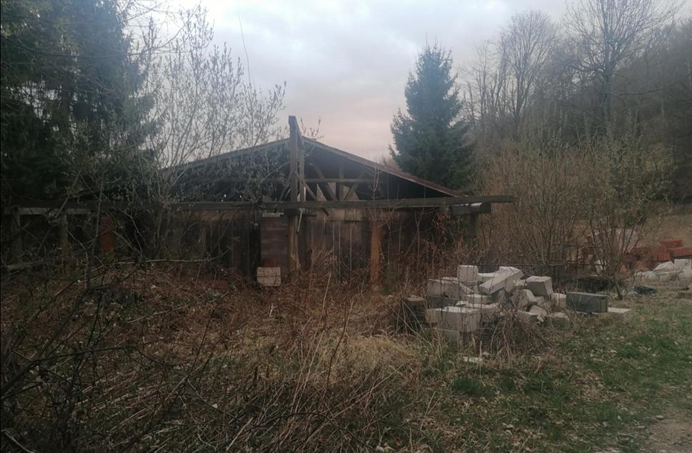 silueta budovy a stavebný materiál