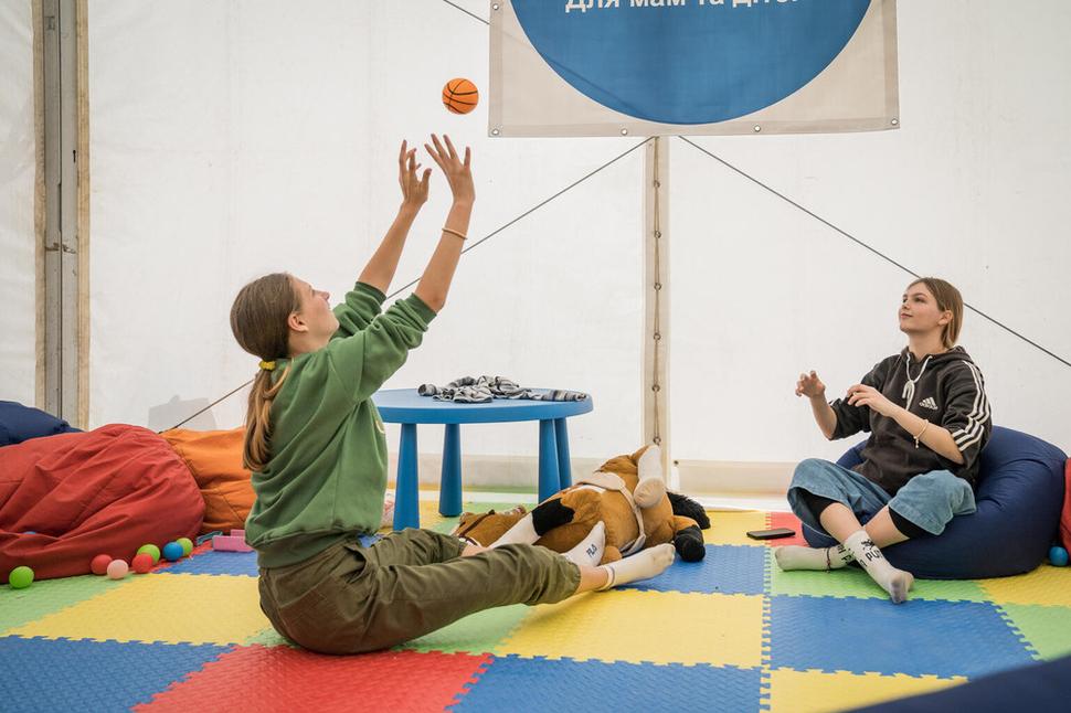 Pocit bezpečia a relaxu po dlhej ceste v stane UNICEF Modrý bod.