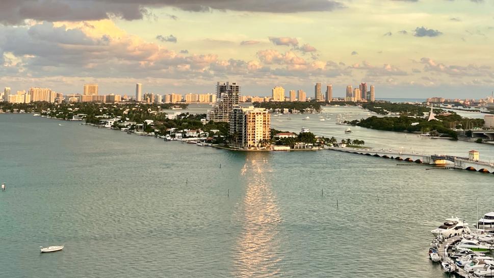 Šesť umelo vytvorených ostrovov prepojených mostami spája pevninské Miami s mestom South Beach Miami.