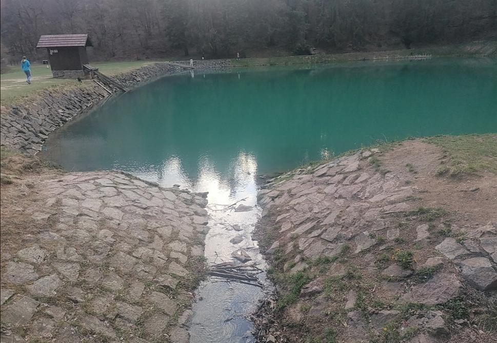 tyrkysová voda