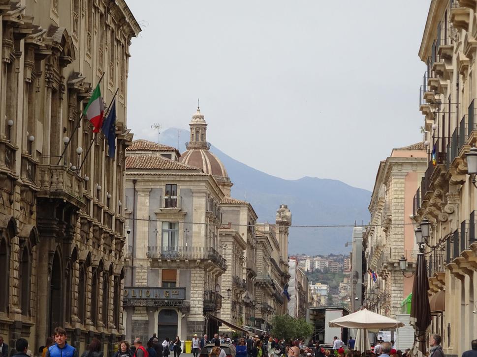 Via Etnea, v pozadí s Etnou