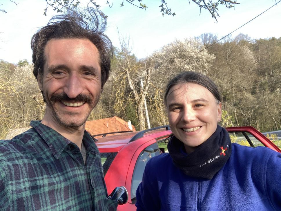 Dávne turistické priateľstvá z teenagerského skautingu ožívajú. Kamoška Verča prišla na kus reči