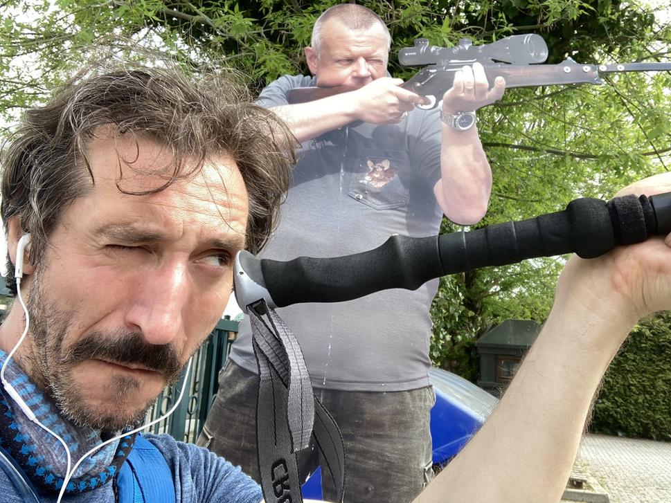 Každý mieri po svojom. Alebo Čo náhodne stretneš v Trenčíne pri ceste