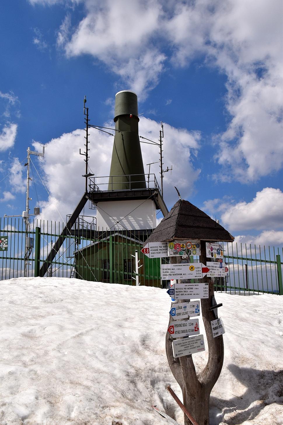 Križovatka turistických chodníkov - Krížna