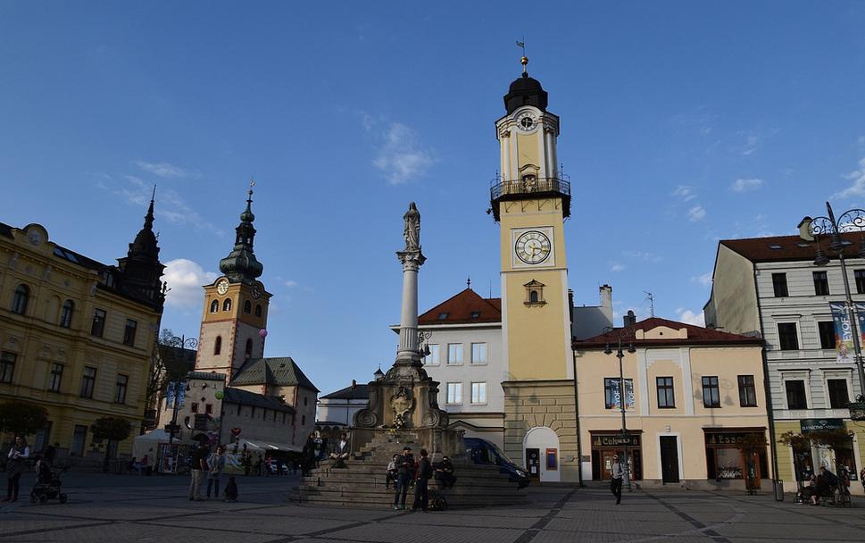 Hodinová veža a Morový stĺp