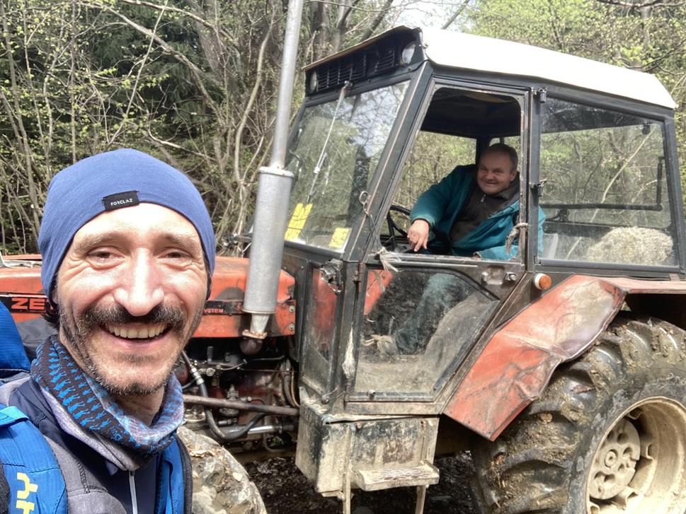 Pán Múčka zo Zliechova ide hľadať stratené stádo jalovíc. Rozutekalo sa po lúkach a vraj ho videli o tri doliny ďalej.
