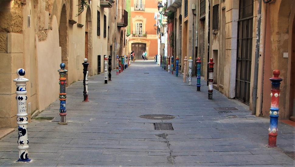PIlons street