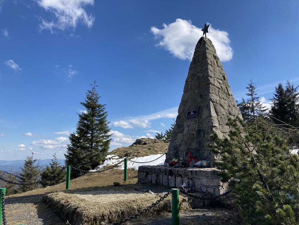 Pomník hrdinom SNP nad Kráľovou studňou