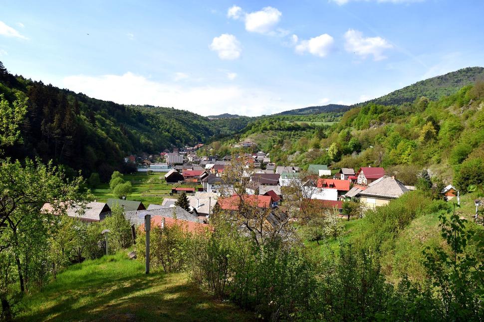 dedinka v údolí - Ihráč