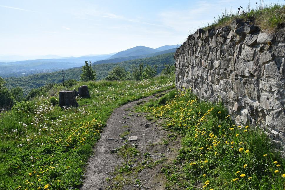múr opevnenia Dolného hradu
